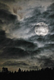 Image. Supermond in Wolkenformation
